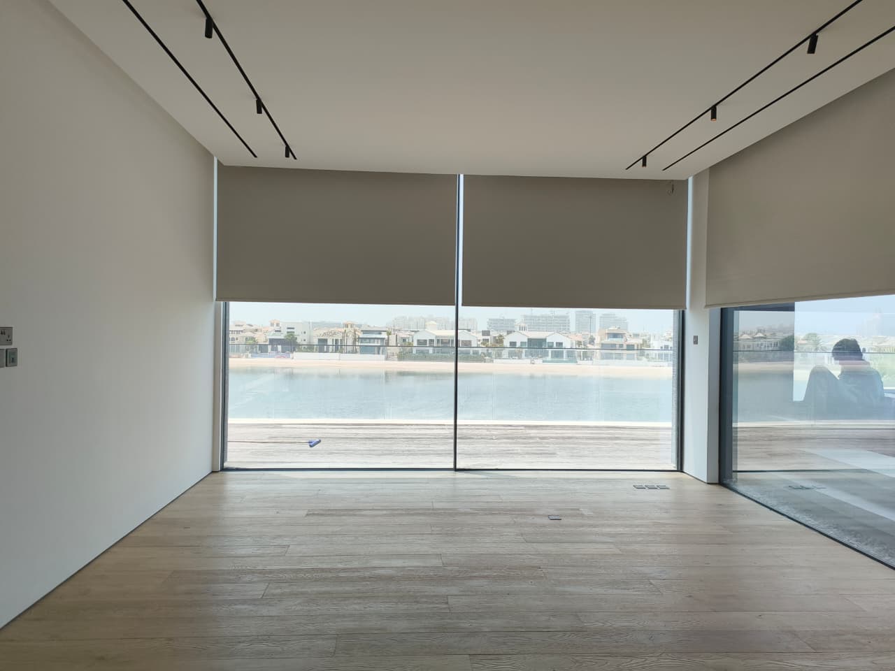 Roller blinds Jumeirah 2 Villas