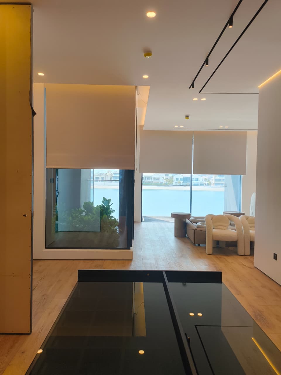 Living room Blinds Nikki Beach Residences